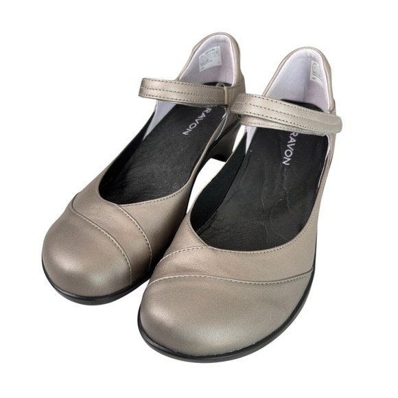 ARAVON Maya Mary Jane Pumps Women's Size 10 Gray Pewter Metallic Comfort Shoe - Picture 3 of 16